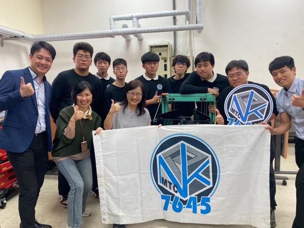 北市7校角逐國際機器人賽事，教育局278萬元培育機器人未來人才，建中大方分享自製情蒐app供各隊下載！ (3)