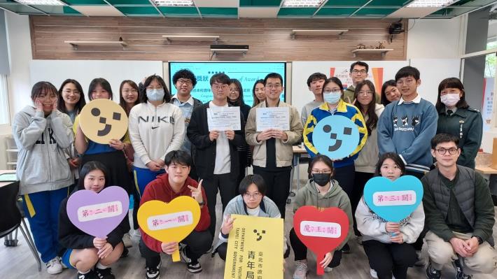 附件8__活動結束所有學生與外賓合影