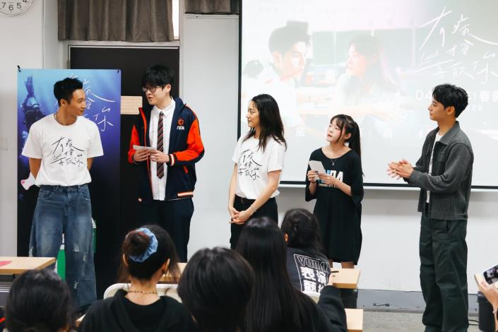 thumbnail_《有病才喜歡你》演員們詳細介紹了如何在拍攝過程中進行角色的詮釋，並分享了他們在拍攝過程中遇到的挑戰與有趣的幕後故事