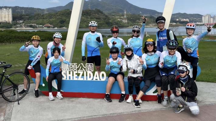 雙永國小學生沿著河濱公園腳踏車道騎到淡水進行訓練