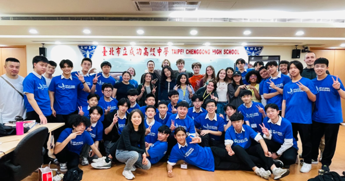 成功高中與美國Catlin Gabel School師生臨別前合影