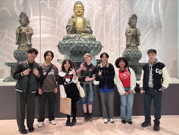 兩校學生進行家庭日之旅