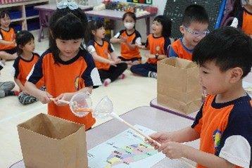 幼兒運用自製資源夾具，合作完成任務，模擬打造永續臺灣3