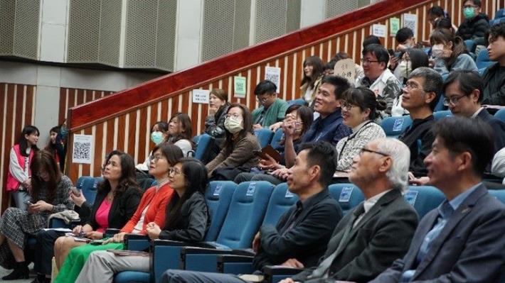 活動現場，與會夥伴沉浸於成果發表
