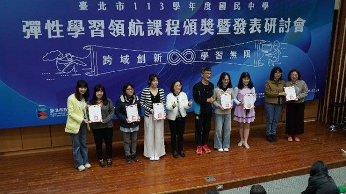 獲得佳作作品授獎合影(2)