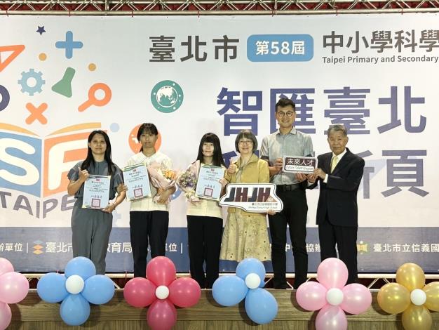 國中組 生活與應用科學科（三）特優-金華國中張瀚心、薛如庭同學的《「豬」聯「壁」合—解構廟宇建築彩繪、透視地仗層與顏料層之謎