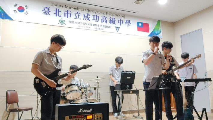 金泉高中樂團表演