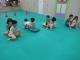 不一樣的陸上划龍舟賽-幼兒互助合作