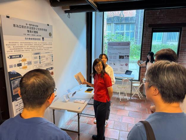 臺北市林奕華副市長觀展並聆聽高三學生分享畢業專題成果