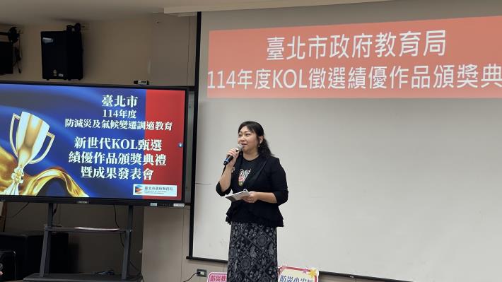 專業導演洪千玉老師進行作品講評