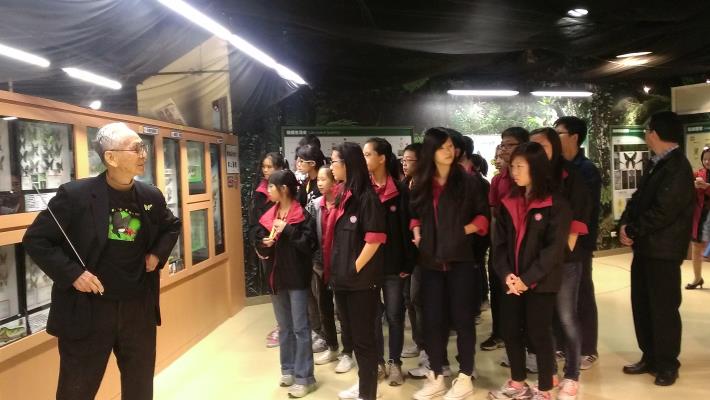 陳維壽老師於蝴蝶宮昆蟲科學博物館進行導覽