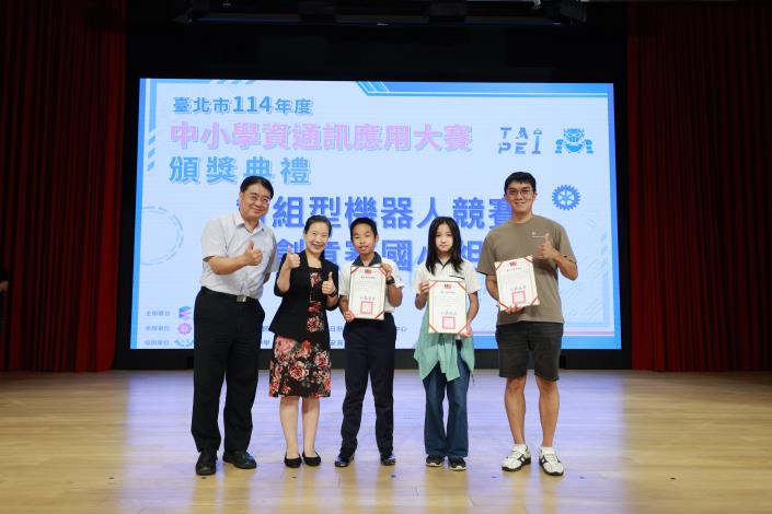 仁愛國小楊同學、許同學共同研發AI校園守護者機器人，榮獲智組型機器人創意賽第三名.JPG