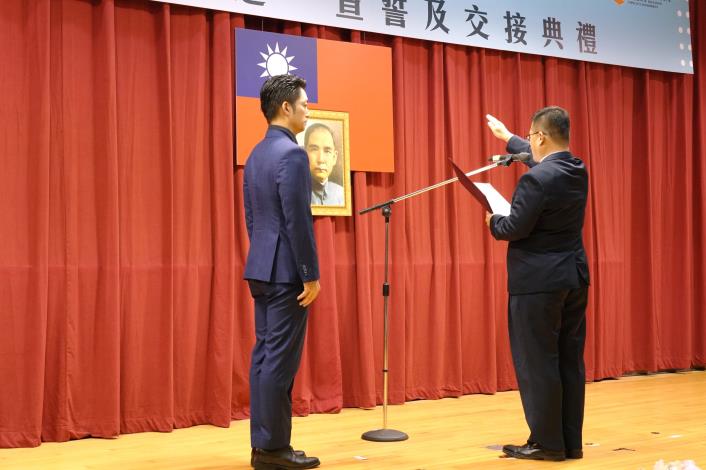 敦化國中轉任陳澤民校長宣誓.JPG