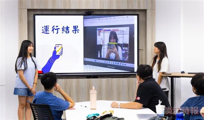 第一名作品「Schober is Angry」即時人機互動系統
