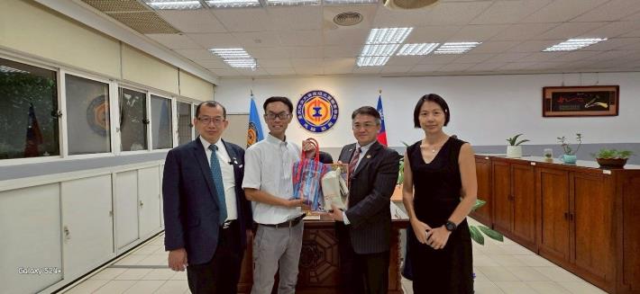 日本福岡縣三村信也議員(左二)來訪合影