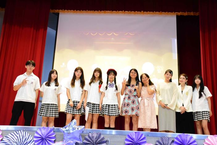 班聯會學生透過對老師的反串,表達對老師們的觀察與喜愛