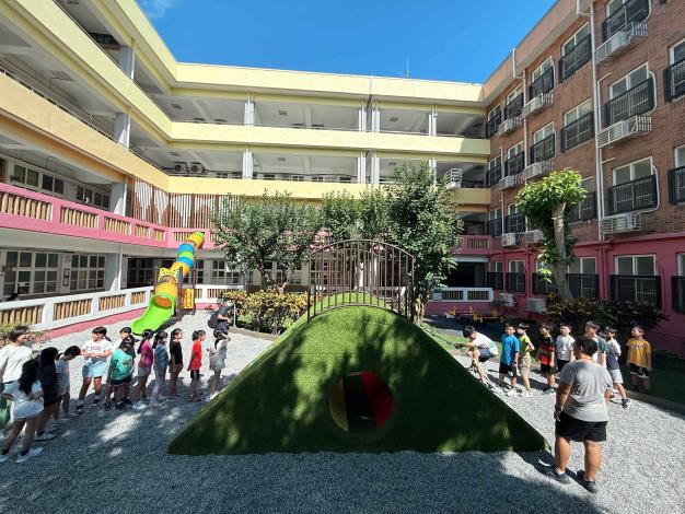 開放前每班進行安全教育