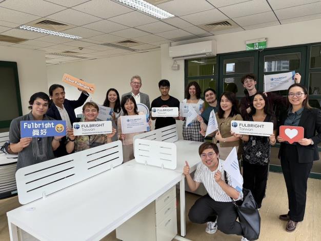 Fulbright學術文教基金會辦公室位於本校圖書館二樓