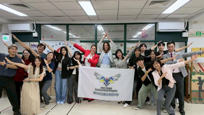 南卡羅來納州教育廳訪團與FRC團隊及行政團隊合影留念