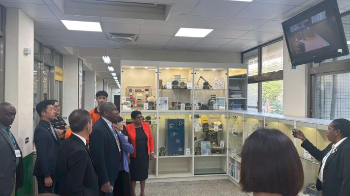 英文專題影片欣賞-電機科