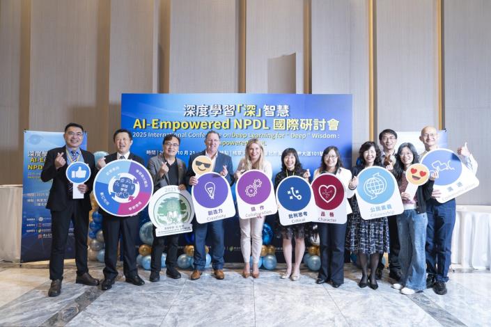 臺北市校群學校校長與師大陳佩英教授、加拿大局長、澳洲顧問合影