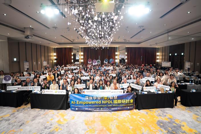 全場與會來賓與講者合照