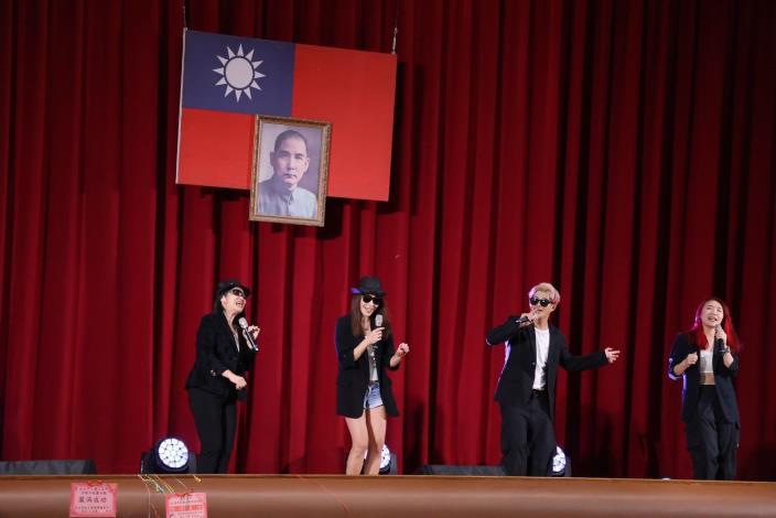 麗山師長於K歌大賽活力四射的演出