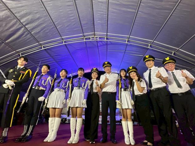 本校儀隊精采演出獲得滿堂彩