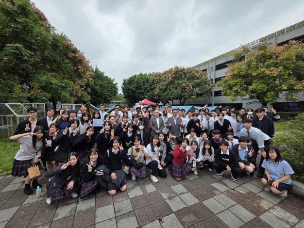 本校學子與大谷高校學子交流後合影