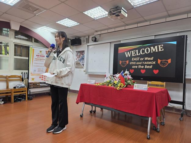 本校陳春昱同學以俄語致詞歡迎韓國若木高校到訪師生