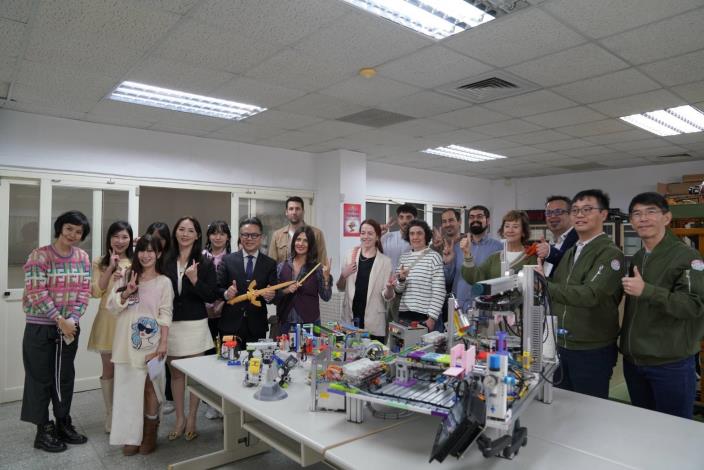 內湖高工-深化國際技職合作 內湖高工打造未來智慧科技與跨國交流基地 (11)