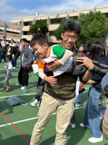 親子遊戲小飛機飛上天(1)