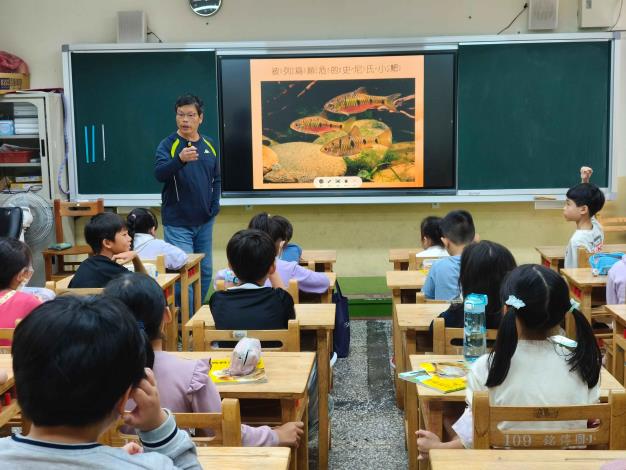 生態保育從小做起！銘傳國小攜手「臺灣原生魚類保育協會」復育史尼氏小䰾，實踐環境永續教育 (2)