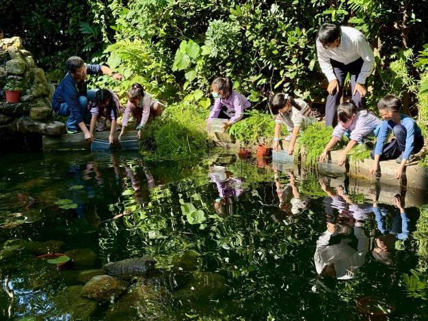 生態保育從小做起！銘傳國小攜手「臺灣原生魚類保育協會」復育史尼氏小䰾，實踐環境永續教育 (1)
