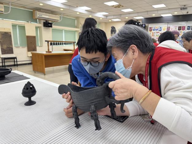 跨越障礙‧觸摸美麗─故宮瑰寶遊北明 (1)