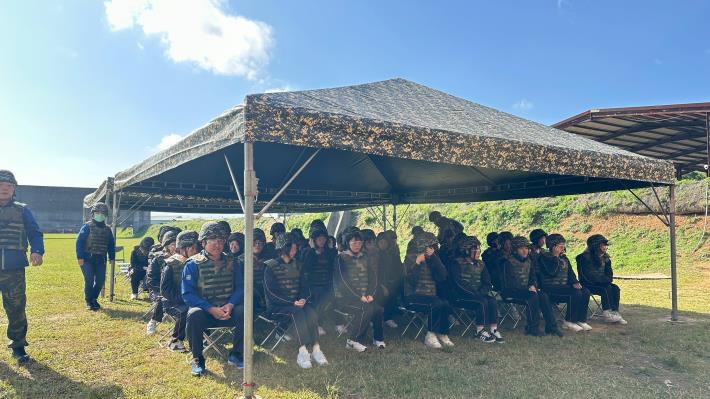 北市教育局攜手海軍陸戰隊實彈射擊體驗深化高中生全民國防意識 (3)