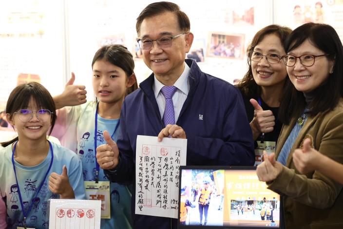 局長、教授與實驗學校校長們合照