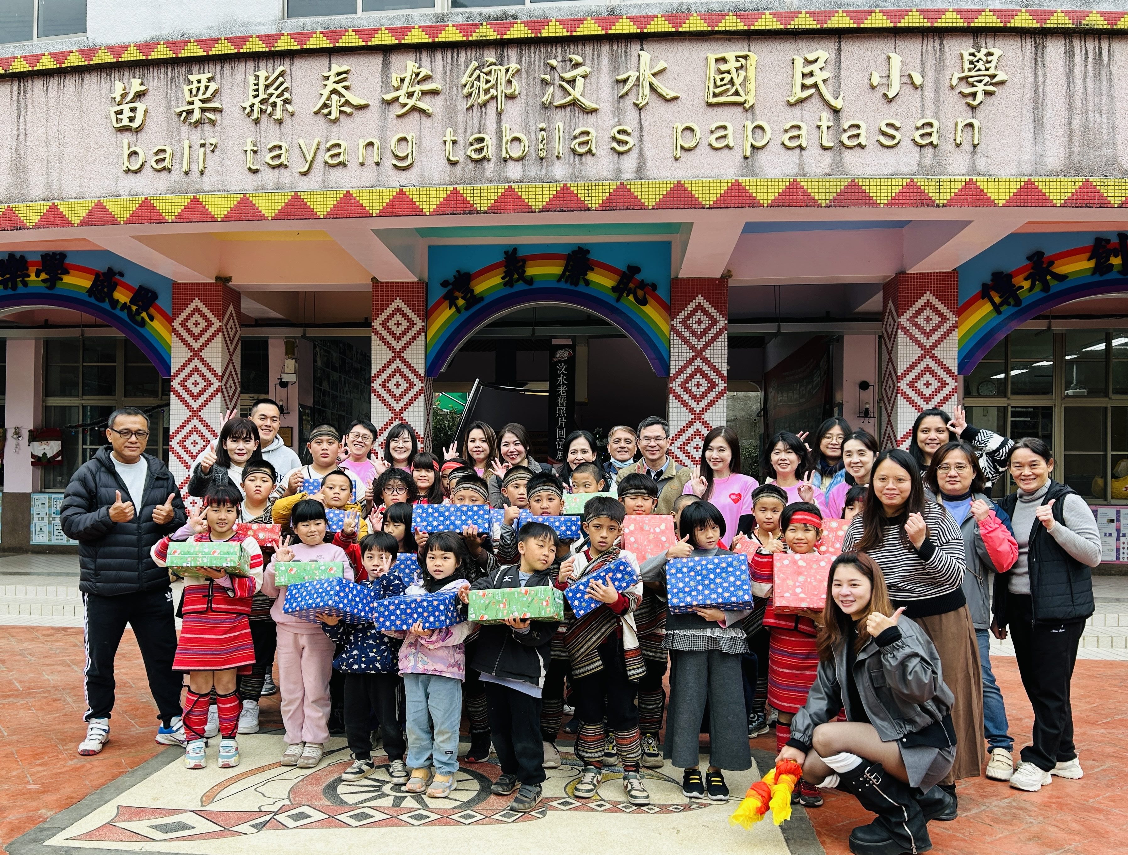 私立靜心高中-靜心高中禮物鞋盒傳愛11載 疊起4座臺北101的溫暖 翻山越嶺送愛至原鄉