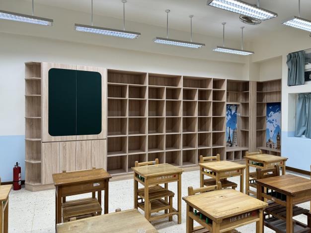 萬華國中以「全球閱讀角」為發想，建置「閱讀全球廊道」 (1)