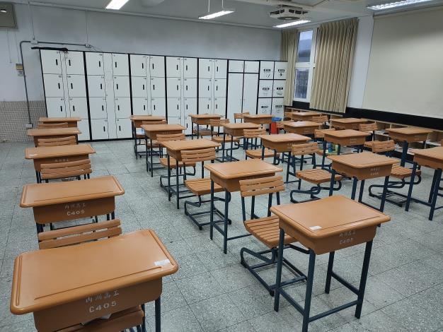 內湖高工率先導入了智慧感應收納櫃，學生僅需透過學生證感應即可開啟，其高隱私性與超大容量獲得師生高度讚賞 (1)