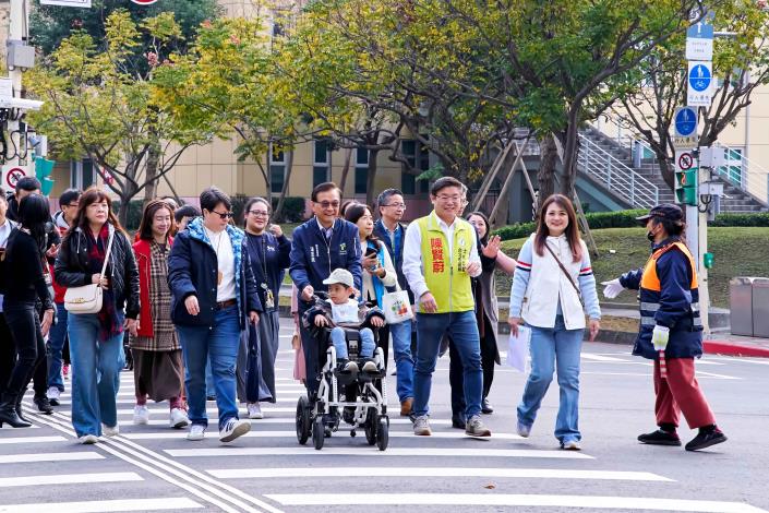 一起走去看電影
