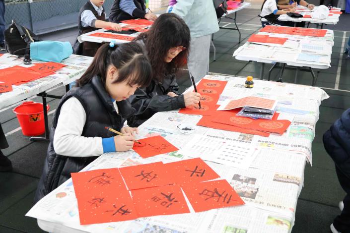 優質興德幸福加馬 迎春揮毫墨香迎新 (6).JPG