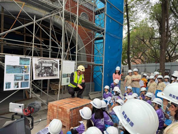 士林國小士林公會堂 工程即課程~五年級學生的第一堂歷史建築修復工程體驗課程 (3).JPG