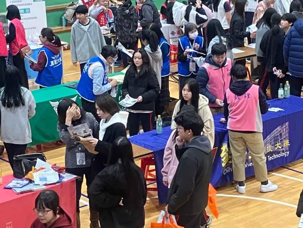 臺北市私立大同高中策盟大專院校升學博覽會登場囉！ (13)
