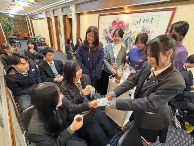 臺日教育交流 「杯筊」文化 雙校友誼永流傳 (6)