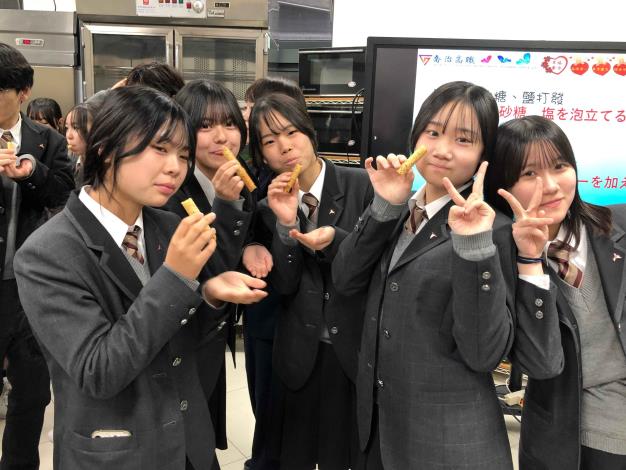 臺日教育交流 「杯筊」文化 雙校友誼永流傳 (3)