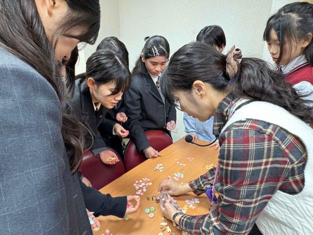 臺日教育交流 「杯筊」文化 雙校友誼永流傳 (7)