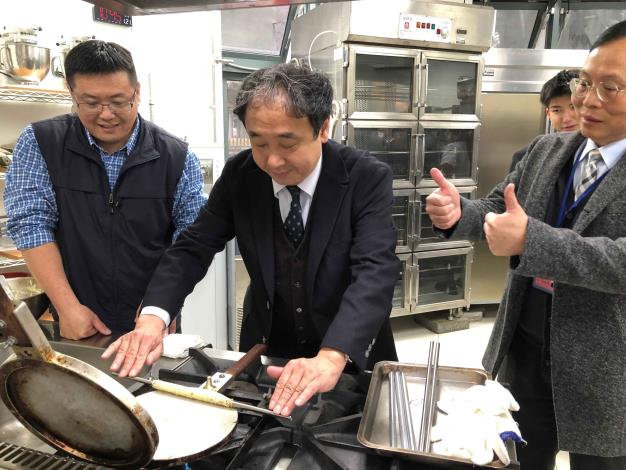 臺日教育交流 「杯筊」文化 雙校友誼永流傳 (2)