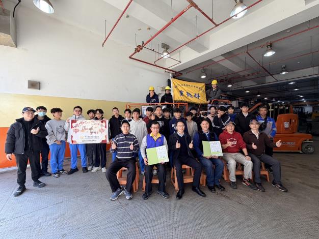 企業捐贈專業高空作業設備大合照