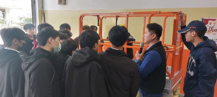 解說專業高空作業設備